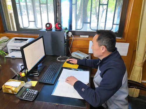 守护舌尖安全，筑牢疫情防线——饮食服务中心组织食品安全管理人员在线学习与测试纪实